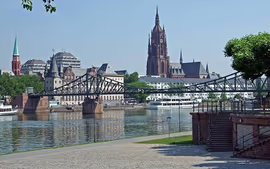 De Frankfurt a Budapest +i