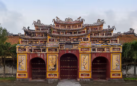 Exploradores en Indochina