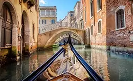 Paseo opcional en Góndola por los famosos canales Venecianos.