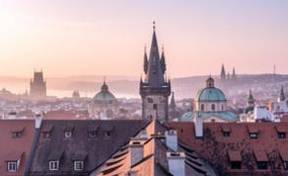 Atmosfera tranquila en Praga al amanecer despidiendo el viaje.