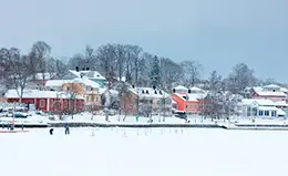 Descubre Naantali y sus casitas de madera.