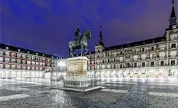 Descubrir Madrid, cena y vinos en la Plaza Mayor, cultura madrileña