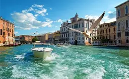 Paseo en lancha por el Gran Canal.