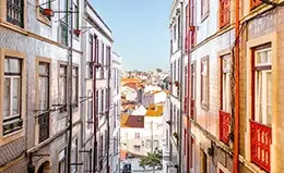 Descubre el histórico barrio de Belem.