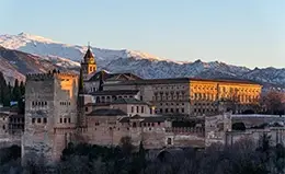 Descubre la majestuosidad de La Alhambra