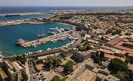 Explore la ciudadela amurallada de Rodas