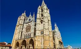 Maravíllese con la majestuosa catedral gótica de León