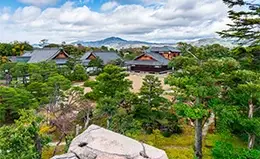 Paseo por el histórico Castillo de Nijo.