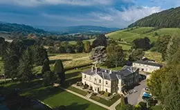 Siente la atmósfera medieval de Durham.