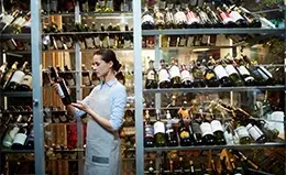 Visite las bodegas de Oporto.