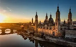 Admira la Basílica del Pilar y la Catedral en Zaragoza.