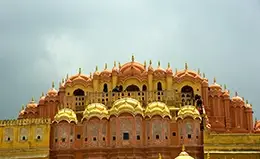 Descubre el Hawa Mahal, el Palacio de los Vientos