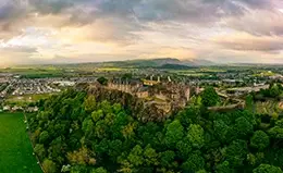 Explora el histórico Castillo de Stirling, en el que se coronaban los reyes de Escocia.