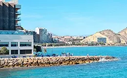 Paseo por la bulliciosa Alicante