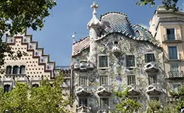 Descubre la arquitectura modernista de Barcelona y las obras de Gaudí.