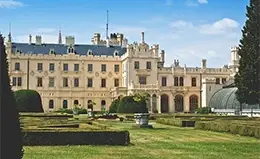 Descubrí los jardines y el castillo de Lednice.