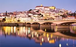 Exploración cultural en la histórica ciudad de Coimbra.