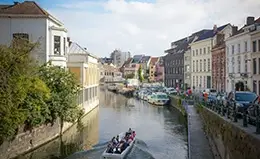 Exploración de centro histórico de Gante.