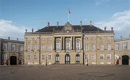 Exploración del Palacio de Amalienborg.