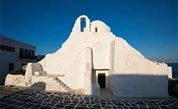 Visita a la icónica Iglesia Paraportiani