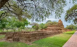 Explora el Parque Arqueológico de Sukhothai.