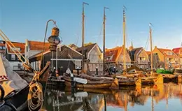 Explora Marken y Volendam, pueblos marineros con encanto tradicional
