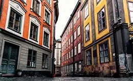 Pasea por Gamla Stan, el casco antiguo de Estocolmo