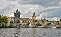 Visita el Puente de Carlos