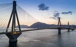 Cruzar el puente de Rio-Antirrio