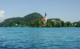 Disfruta un paseo en barco por el lago de Bled hasta su isla
