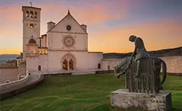 Exploración de la Basílica de San Francisco en Asís.
