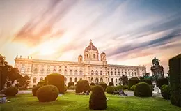 Descubre la magia de la Ringstrasse, un museo al aire libre en el corazón de Viena.