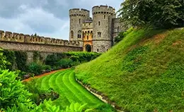 Explora el majestuoso Castillo de Windsor (opcional).