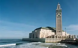 Explora la impresionante Gran Mezquita de Hassan II, un símbolo de Casablanca