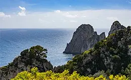 Navega hacia la paradisíaca isla de Capri