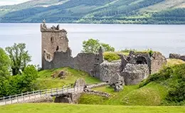 Visita al icónico Castillo de Urquhart