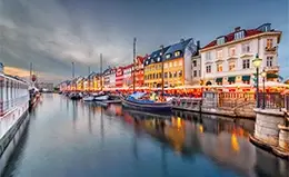 Llega a la vibrante ciudad de Copenhague.