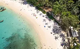 Relájate en las hermosas playas de Phuket.