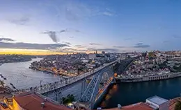 Descubre la ciudad amurallada de Ávila y su legado espiritual.