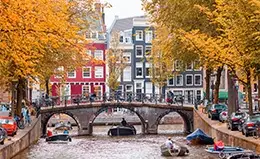 Opcional: Navega por los famosos canales de Ámsterdam.