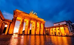 Visita a la emblemática Puerta de Brandeburgo.	