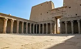 Visita al impresionante Templo de Horus en Edfu