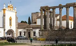 Descubre la encantadora Évora