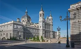 Recorre los monumentos icónicos de Madrid en un tour panorámico
