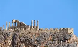 Recorre la Fortaleza medieval y Acrópolis Griega en Lindos