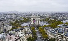 Descubre los icónicos Campos Elíseos y el Arco de Triunfo