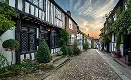 Exploración de las calles Tudor y el Reloj de Eastgate