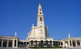 Recorre el emblemático Santuario de Fátima