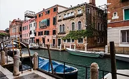 Navega por los canales de Venecia en un paseo panorámico