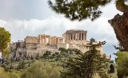 Visita al histórico recinto de la Acrópolis.